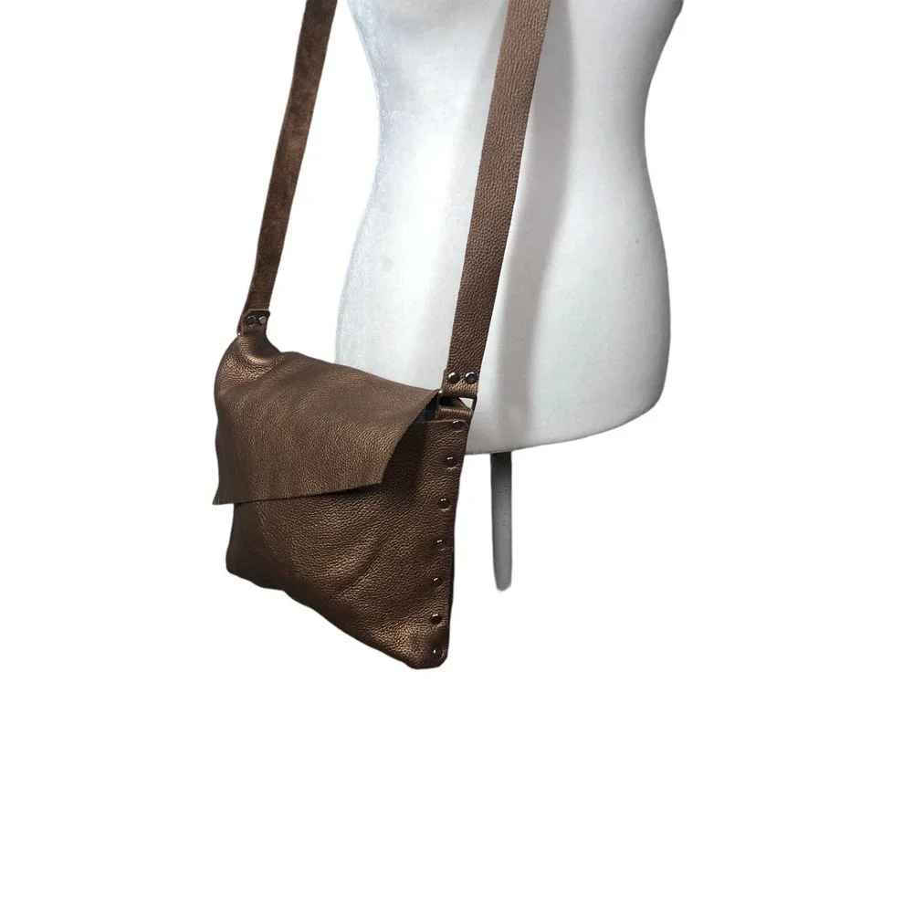 Gold Pebble Leather Purse Womens Grommet Open Flap Crossbody Vintage Y2K‎